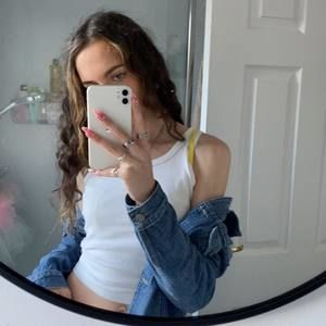 Meet your Posher, Mia